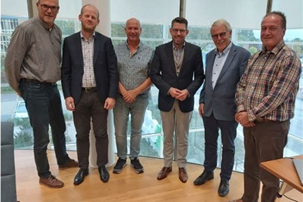/images/newsmessage/3079/8dbc4b50a38b3b0/600x400/BIZ%20en%20burgemeester.jpg