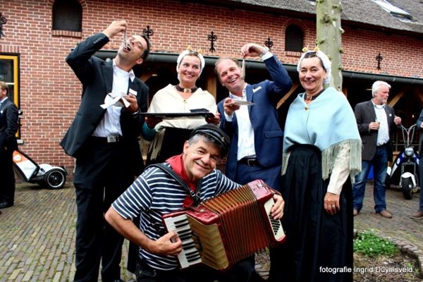 /images/newsmessage/740/8dec6f605fc62b0/600x400/Nieuwsbrief%20160628%20foto%20haringparty-2.jpg